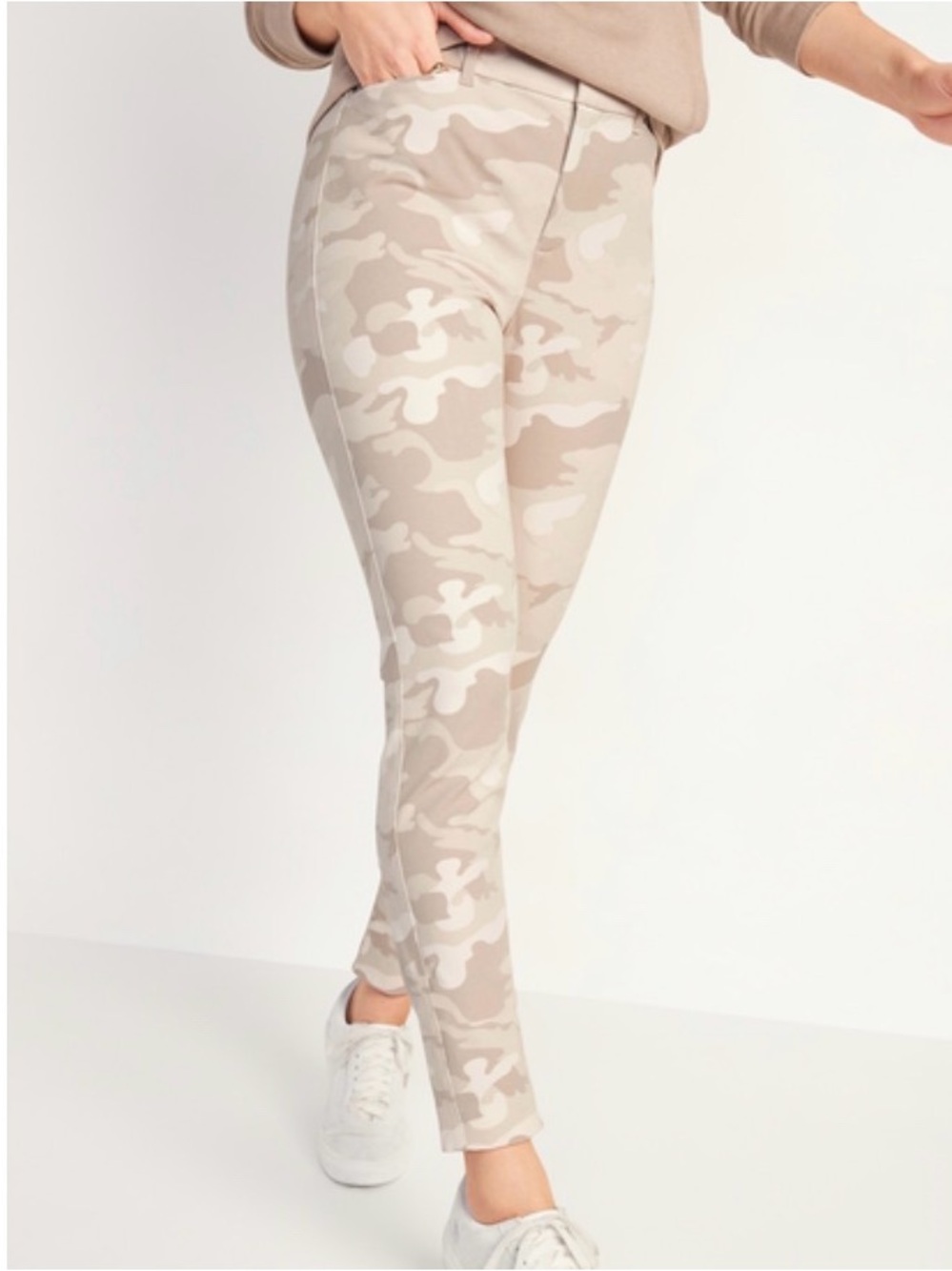 Old Navy Pixie High Rise Pants in Sand Tan Camo Size 4